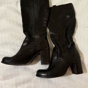 Vera Gomma Black Leather Knee-High Boots made in Italy